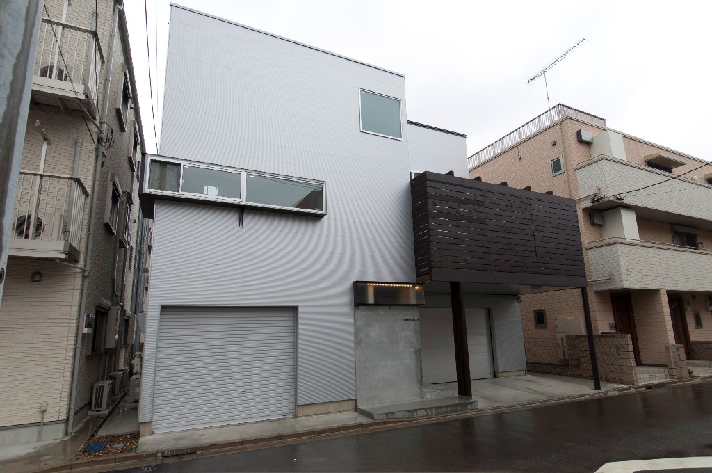 コンクリート打ちっぱなしをイメージした木造3階の外観デザイン