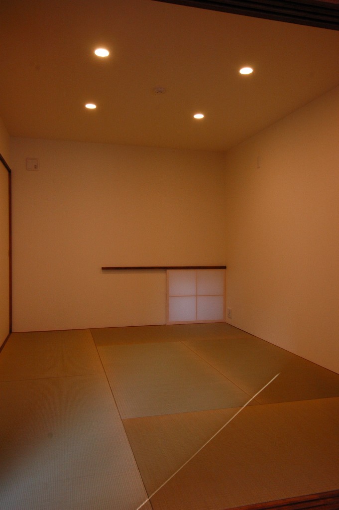 静けさと安らぎを感じるストイックな和室