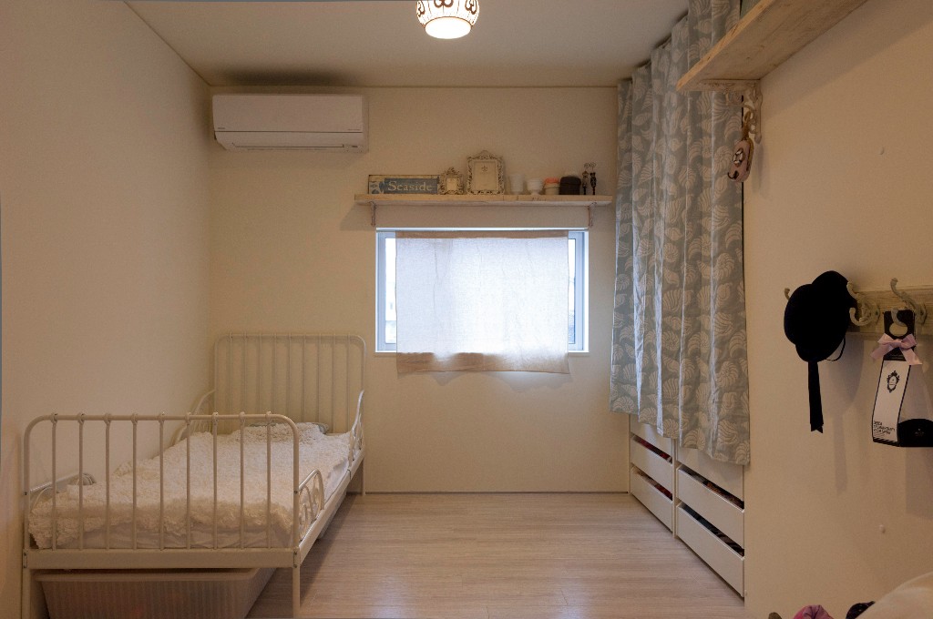インテリアでシンプルガーリーな子ども部屋