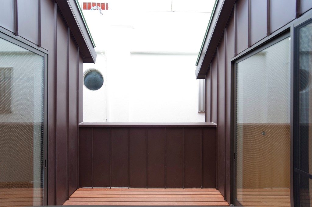 子ども部屋はテラスを通ってもすぐに行き来できる