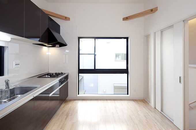 家族の集まる明るいDK