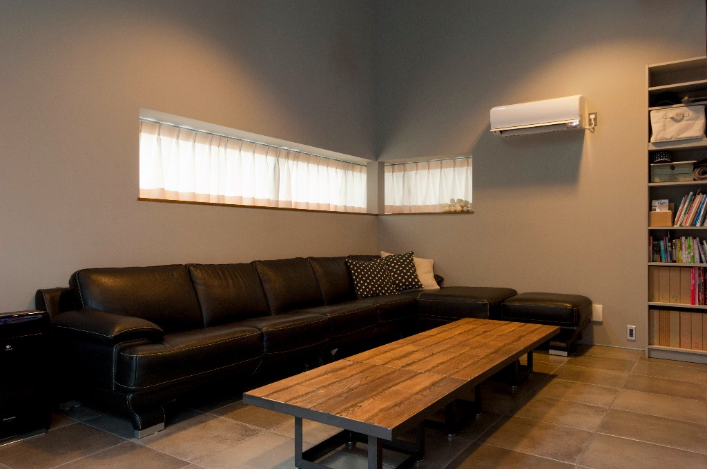 ハイサイド窓で効果的に光と風を取り込む