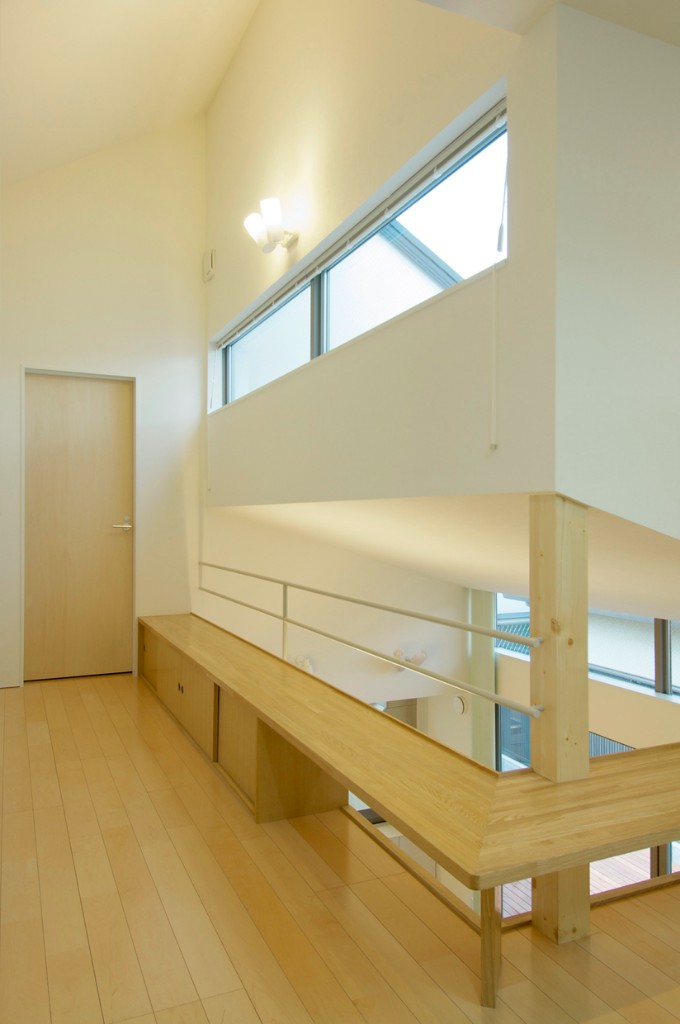 ハイサイドライトで部屋の奥まで明るくゆったり