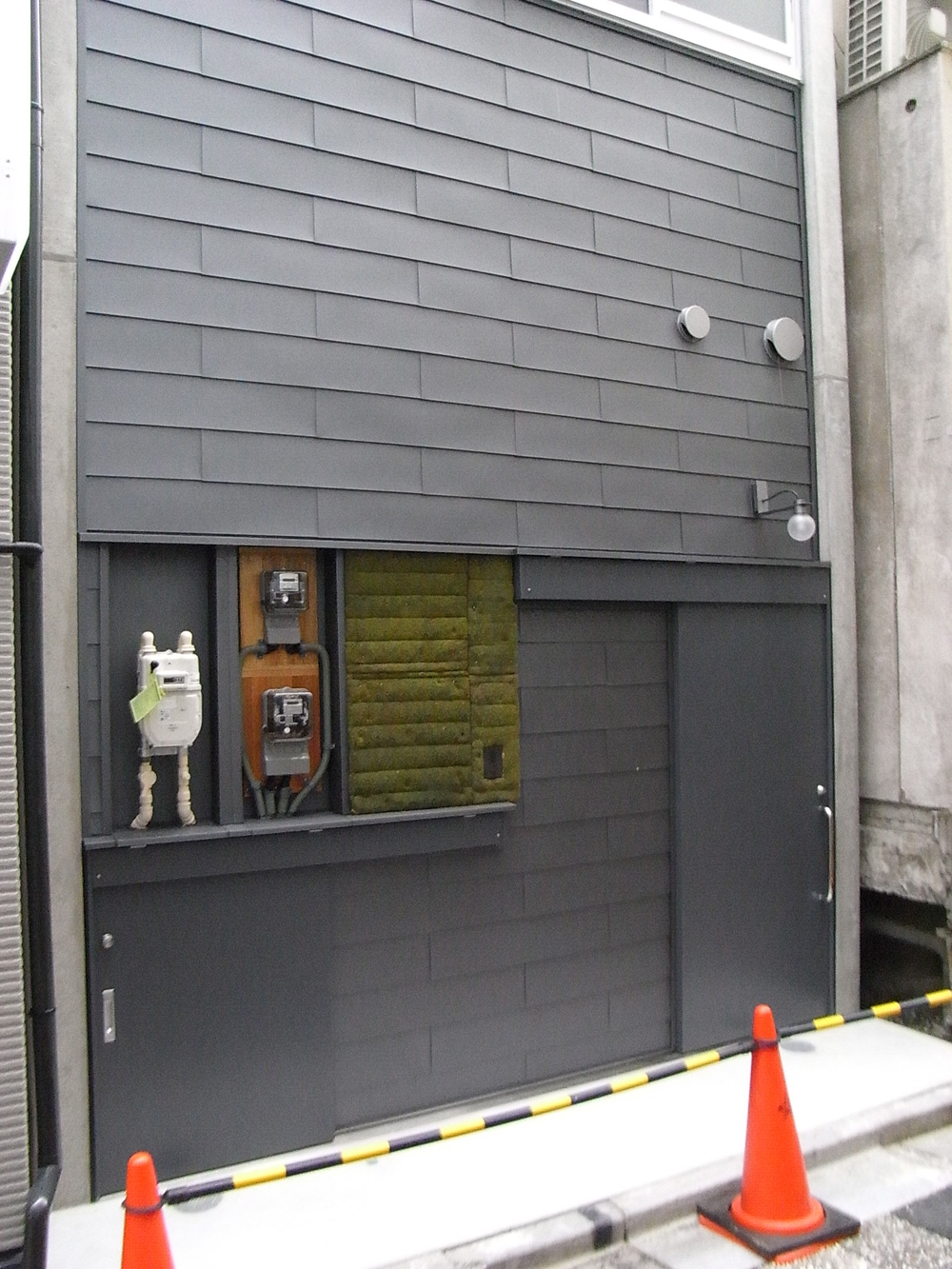 店舗裏側にも入り口