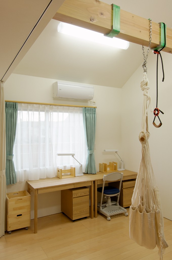 ハンモックが楽しい子ども部屋