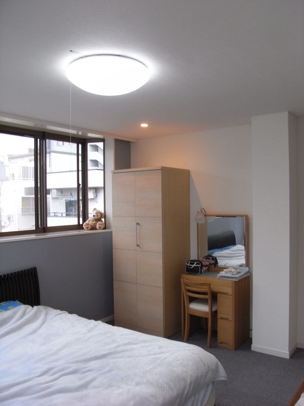 建具や家具は木の質感や色目を揃えて全体に統一感を