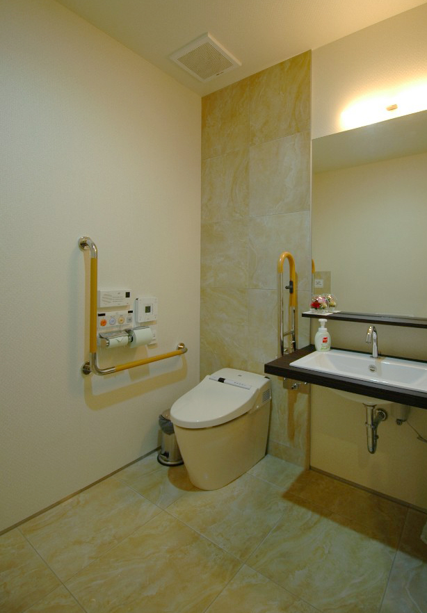 トイレもほっとくつろげるラグジュアリーな雰囲気