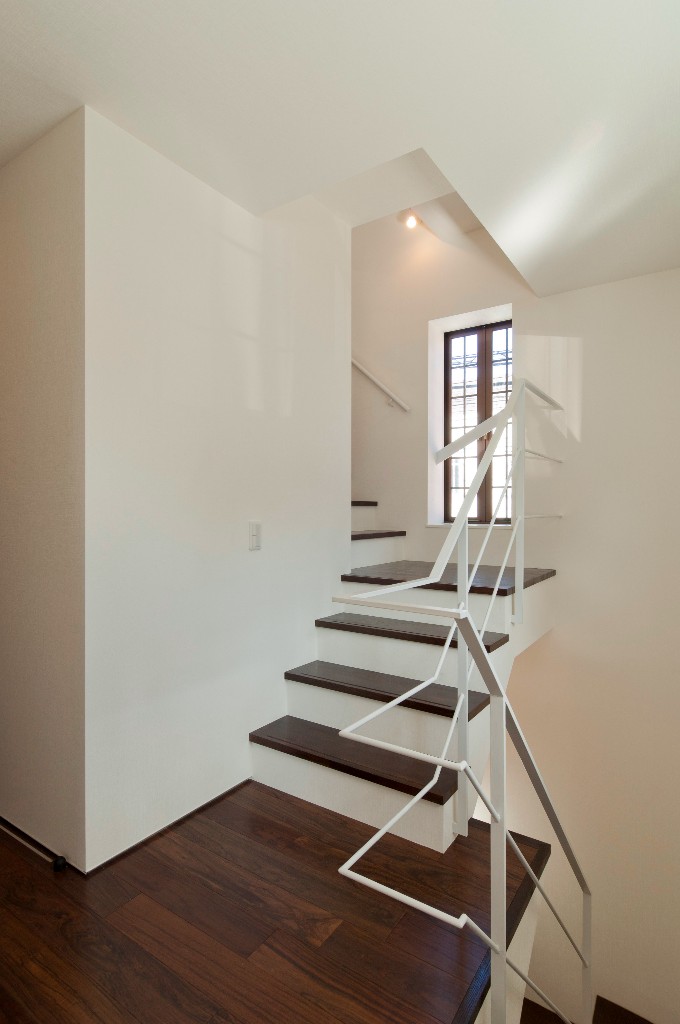 本当に使う人に使いやすい階段の手すりのデザイン