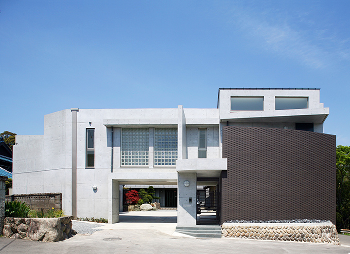 モダンアートな外観