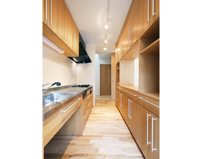 木目調の広々キッチン