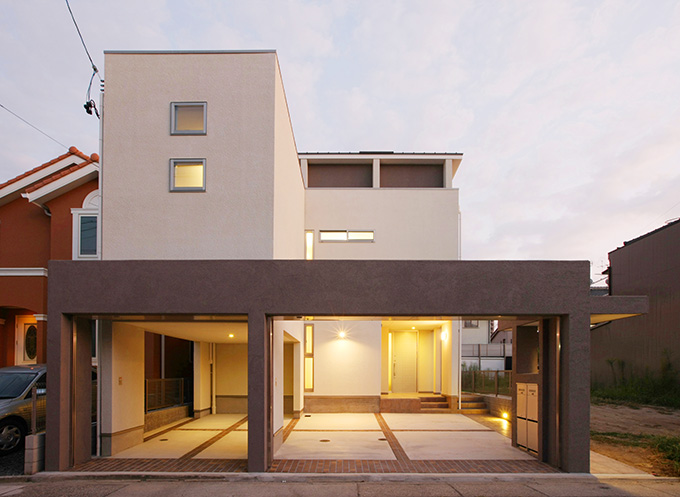 奥行きを感じる外観