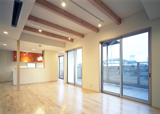 自然光の降り注ぐ明るいLDK