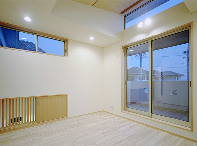 天井高のある2階洋室