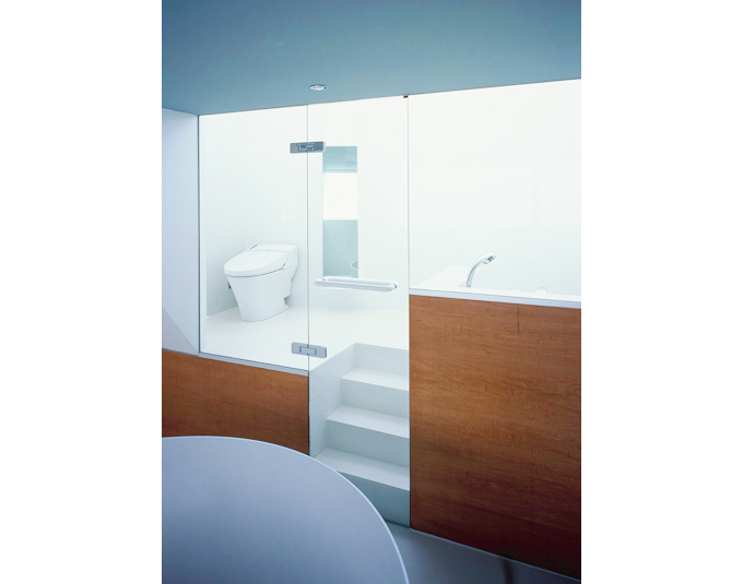 シンプルシックなホテルタイプのバスルーム