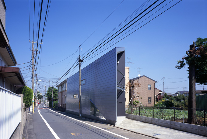 前面道路からの視線が気にならないプライバシーを確保した外観