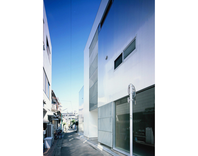 街並みと溶け込む外観