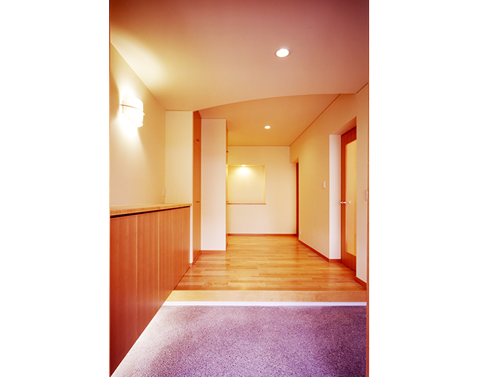 天井の曲線が優しい印象の玄関ホール