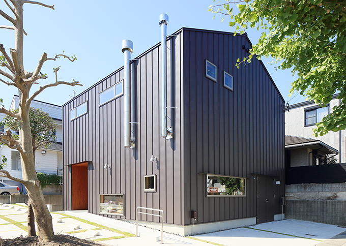 内装が見たくなる存在感のある家