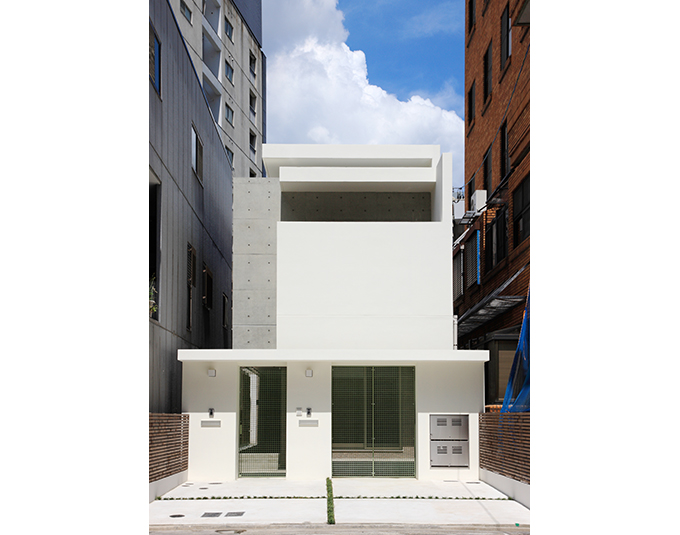 真白で統一されたコンパクトな外観