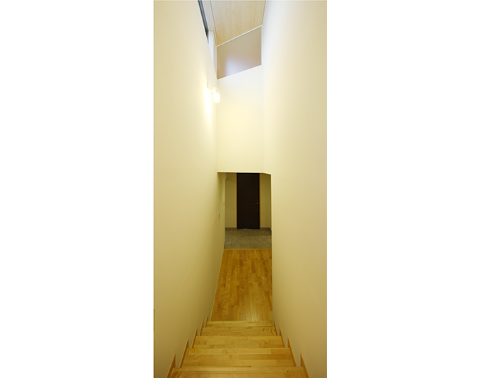 天井高を高くして開放感をプラスした階段