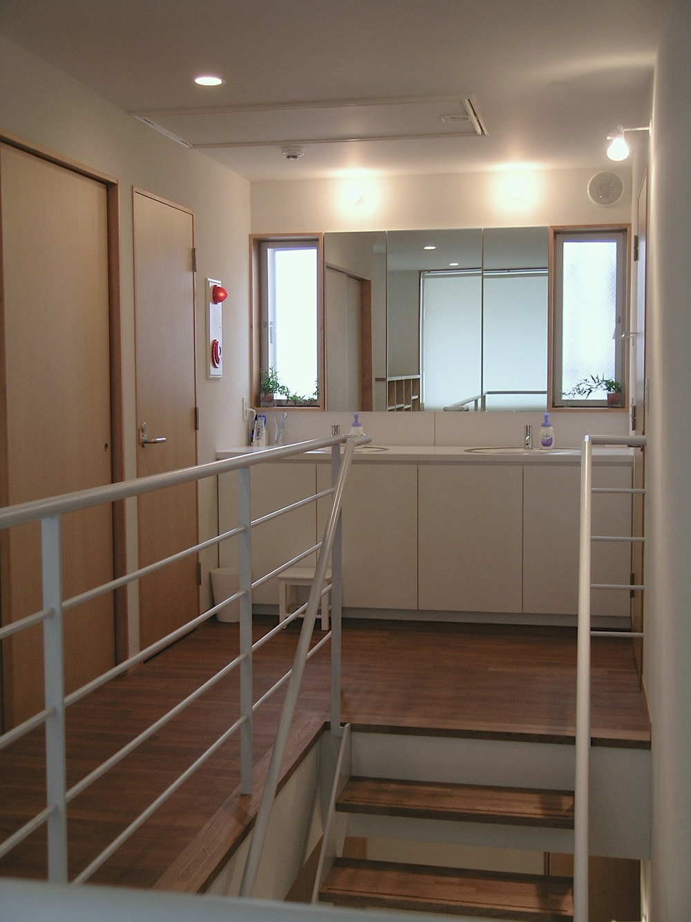 家族が多くても便利なダブルボウルの洗面スペース