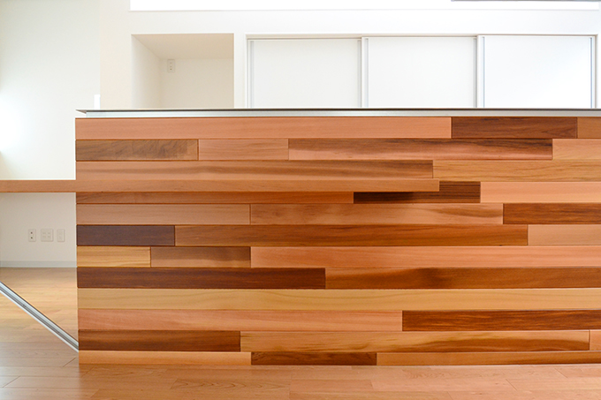 羽目板のキッチン