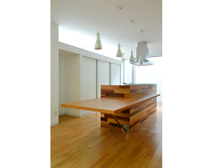 テーブル一体のキッチン