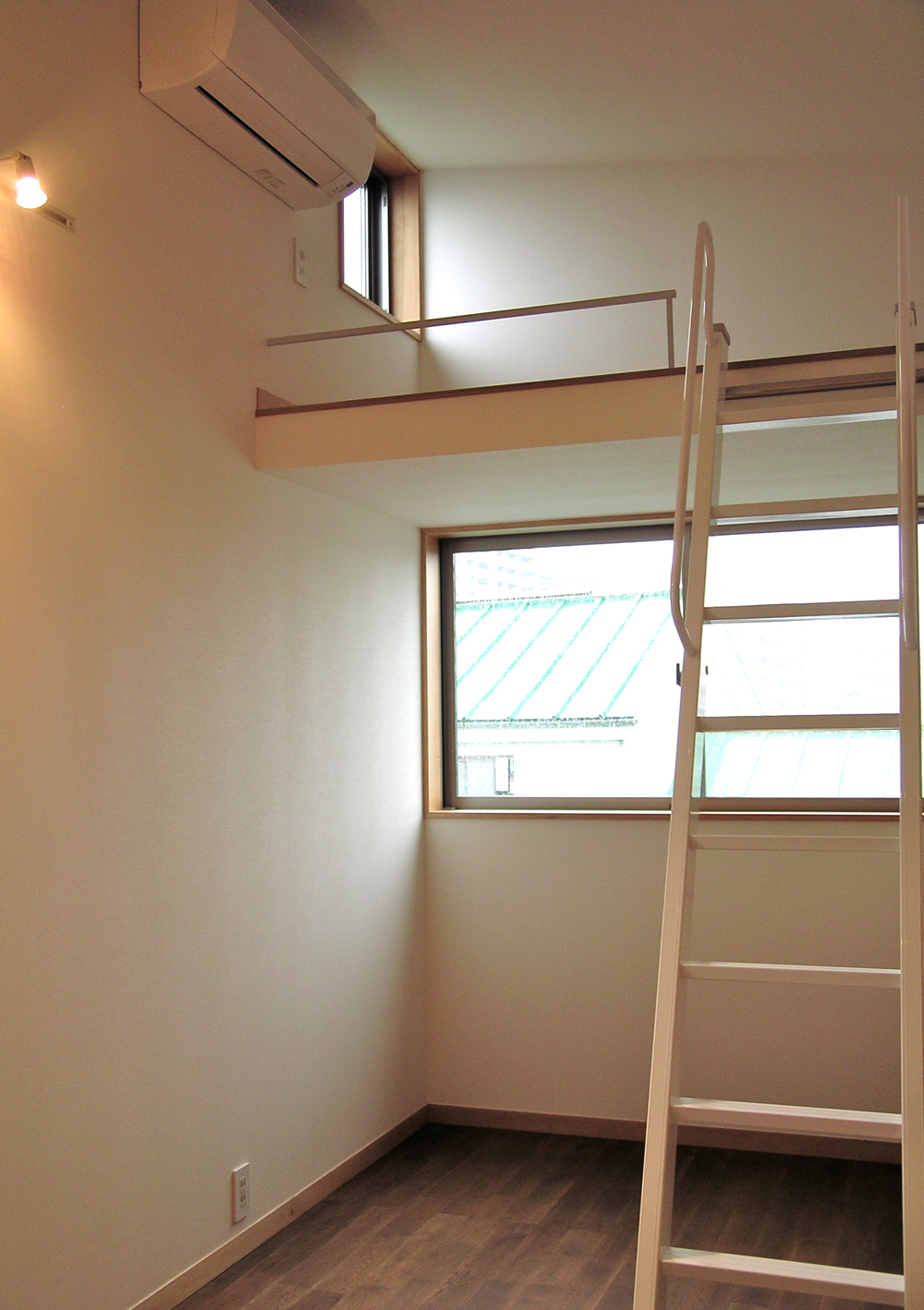 子ども部屋にはシンプルなロフト