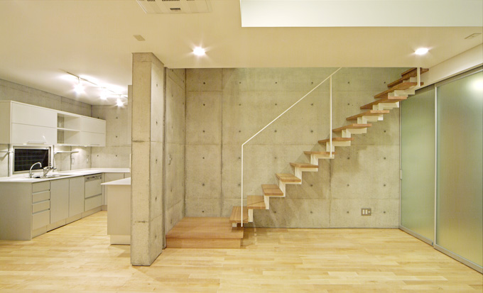 リビング脇のオープン階段