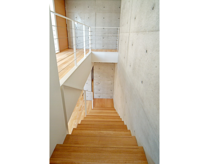 自然光が入る明るい階段