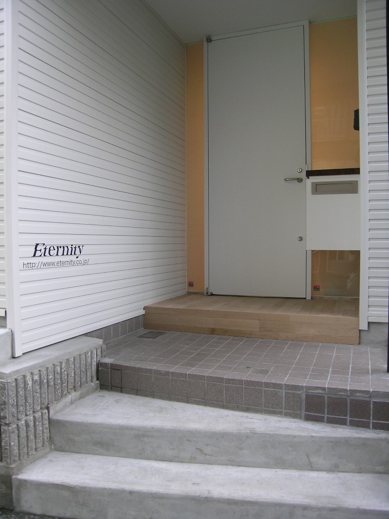 1階は一部賃貸で住宅部分をリノベーション