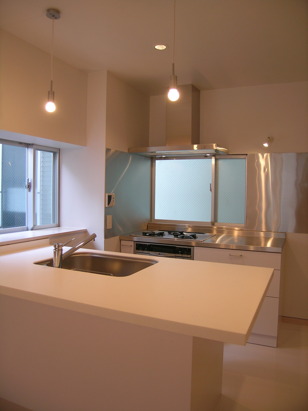 限られたスペースでも2型キッチンでコンパクトに作業もはかどる