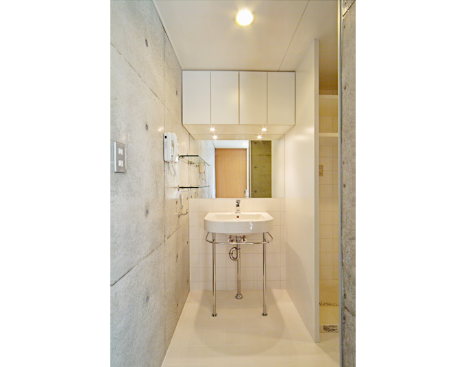 ホワイトでコーディネートした洗面スペース