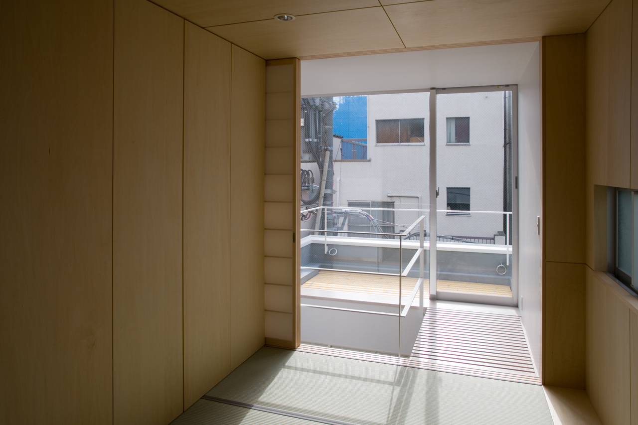 和室から部屋の前面にあるバルコニーへも出られる