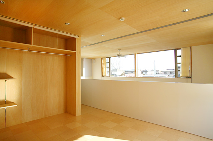 木の温かみを感じる部屋