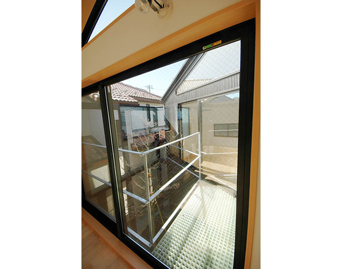 淡いグリーンのバルコニー