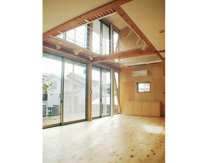 自然光がふんだんに注ぐ明るいLDK