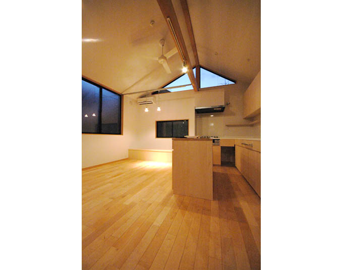 三角屋根の開放的なLDK