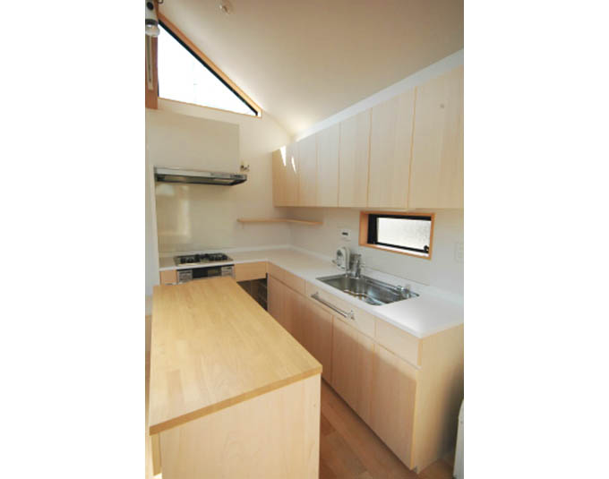 優しい木の色合いのキッチン