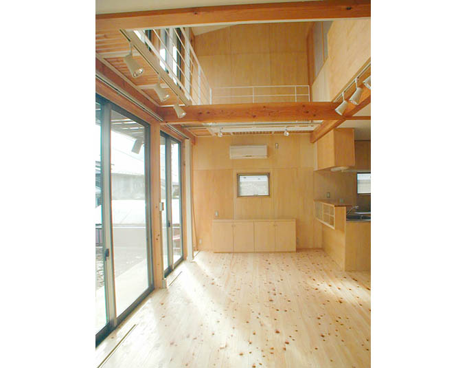 全面窓が自然な明るさを採りこむ