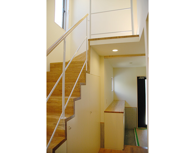 玄関から2階へのl字階段 Fevecasa フェブカーサ