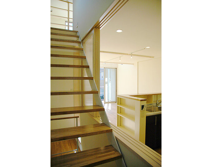 階段ホールから見るLDK