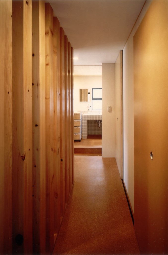 2階廊下から洗面スペースの眺め