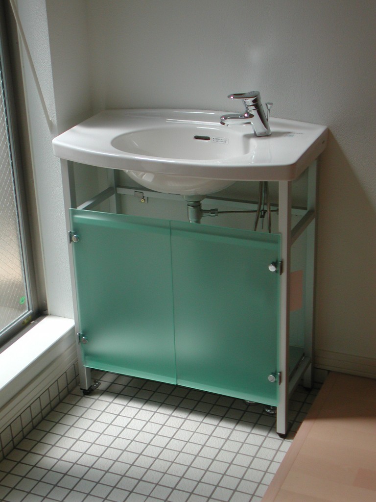 小さなアパートでは省略されがちな洗面スペース