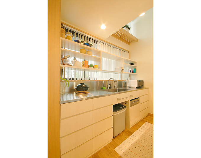 収納スペースを確保した機能的なキッチン