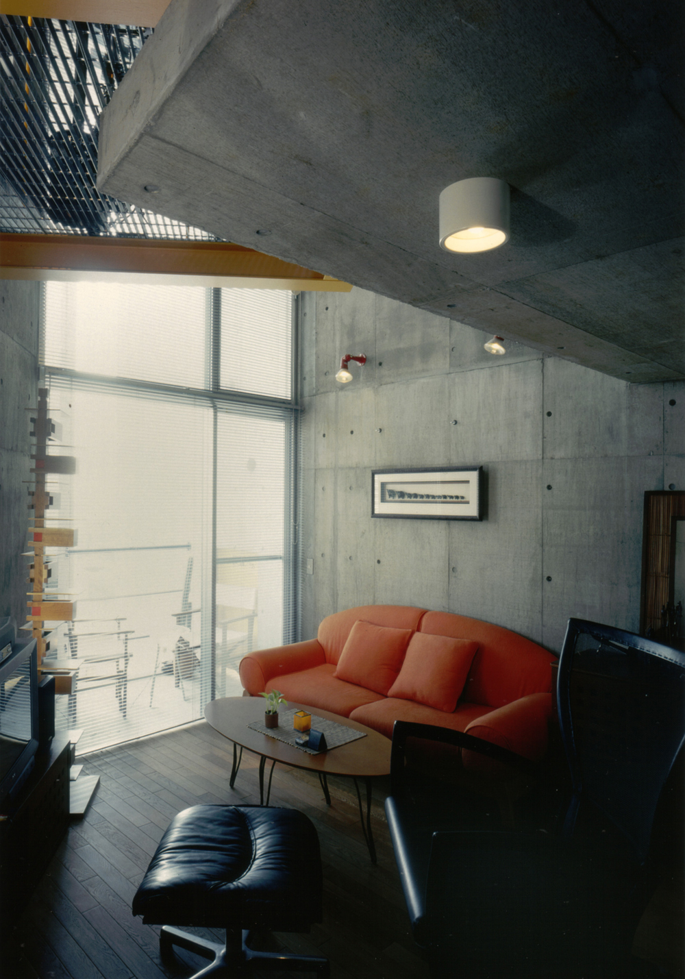 鮮やかな家具やインテリアでカラフルシンプルモダン