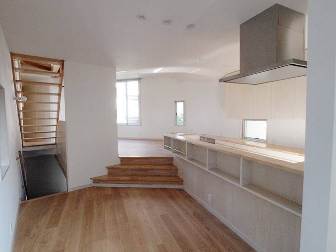 1階とリビングを繋ぐスキップフロア