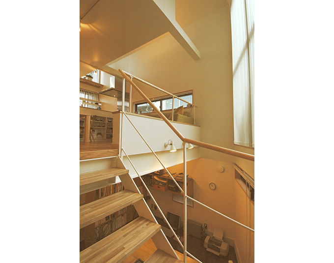 室内を見渡せる階段ホール