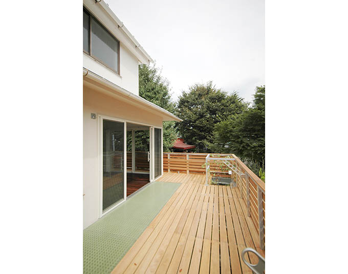 寛ぎ空間の広々バルコニー