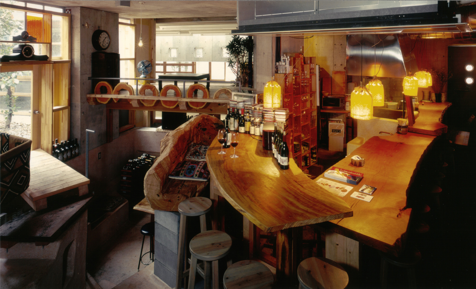 施主経営のワインバー併用住宅